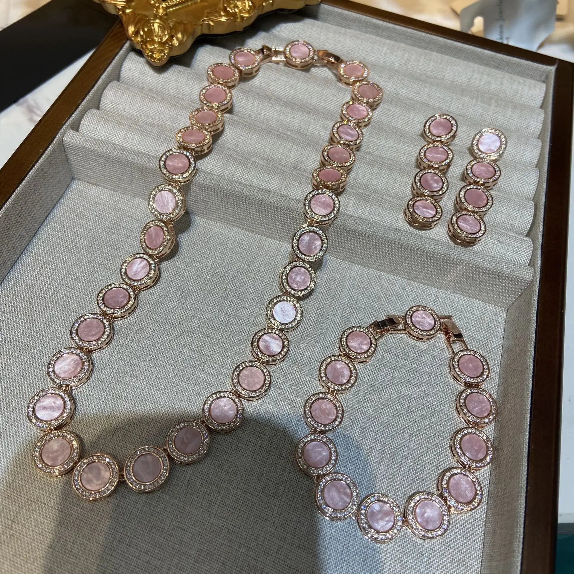 2026 New Fashion Jewelry Set, Natural Powder Shell Bracelet, Stud Earrings, Necklace, Light Luxury Accessories for Women