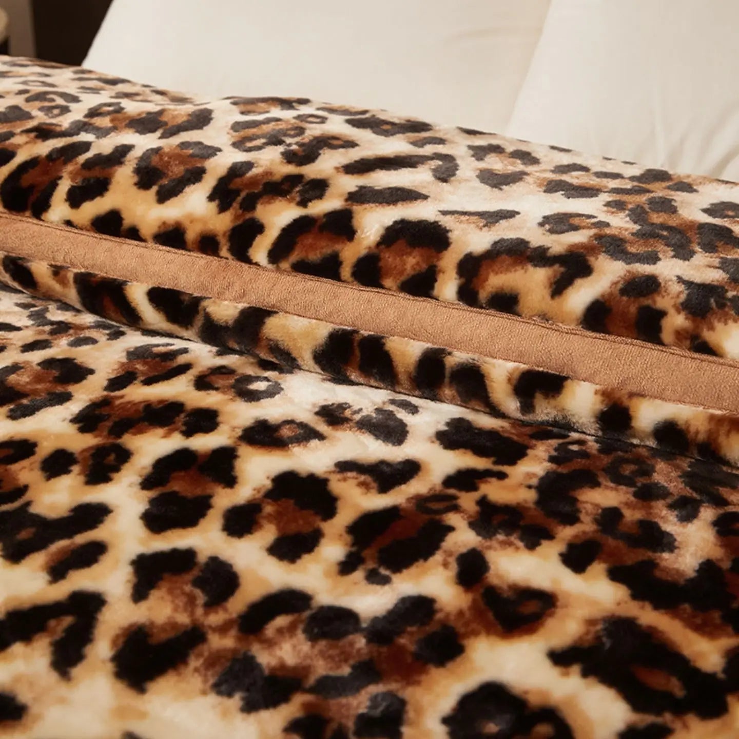 Luxury Leopard Print Winter Blanket for Bed Thickened Warm Plush Weighted Blankets for Sleeping Queen Size Soft Winter Comforter