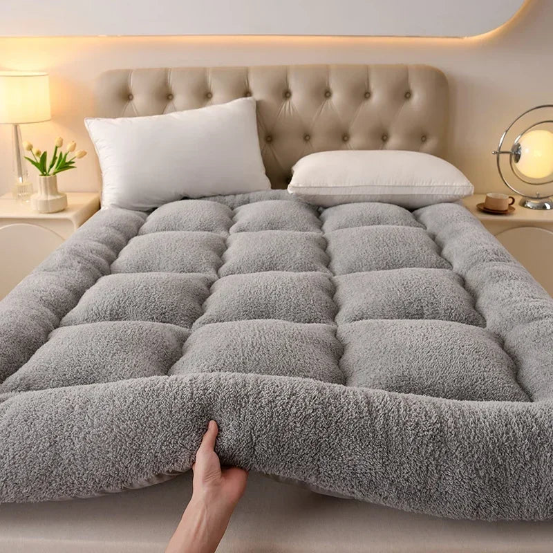 Four Season Can Be Used Queen Mattress Pad Soft Thicken Quilted Mattress Toppers Living Room or Car Sleeping Mats Field Camp Mat
