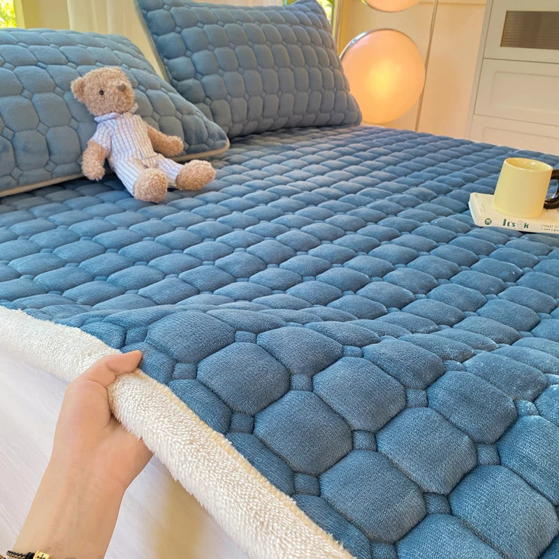 Winter Thicken Warm Milk Velvet Mattress Toppers Solid Bed Sheet Fold Thin Tatami Mat Non-slip Mattress Cover Double Bedspread