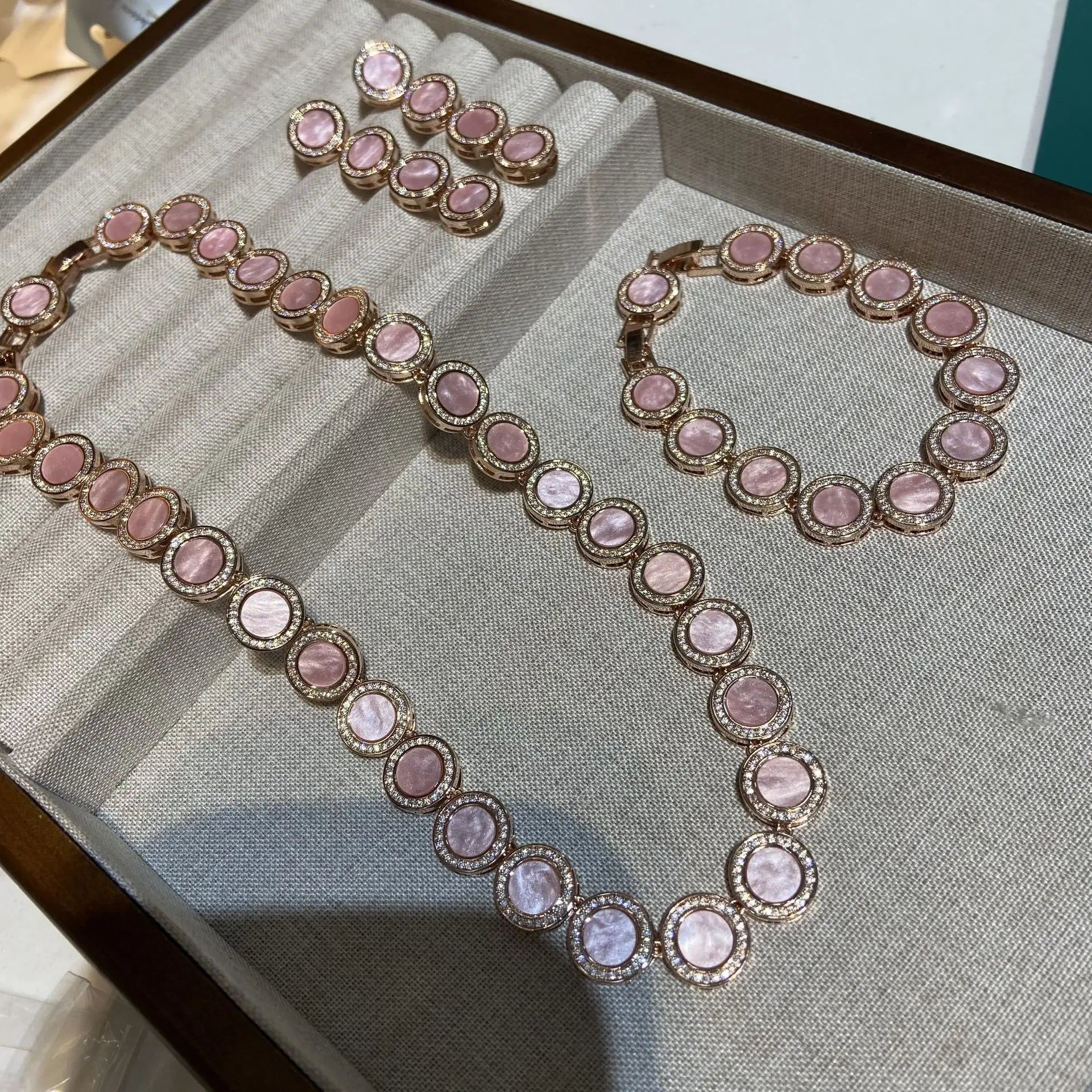 2026 New Fashion Jewelry Set, Natural Powder Shell Bracelet, Stud Earrings, Necklace, Light Luxury Accessories for Women