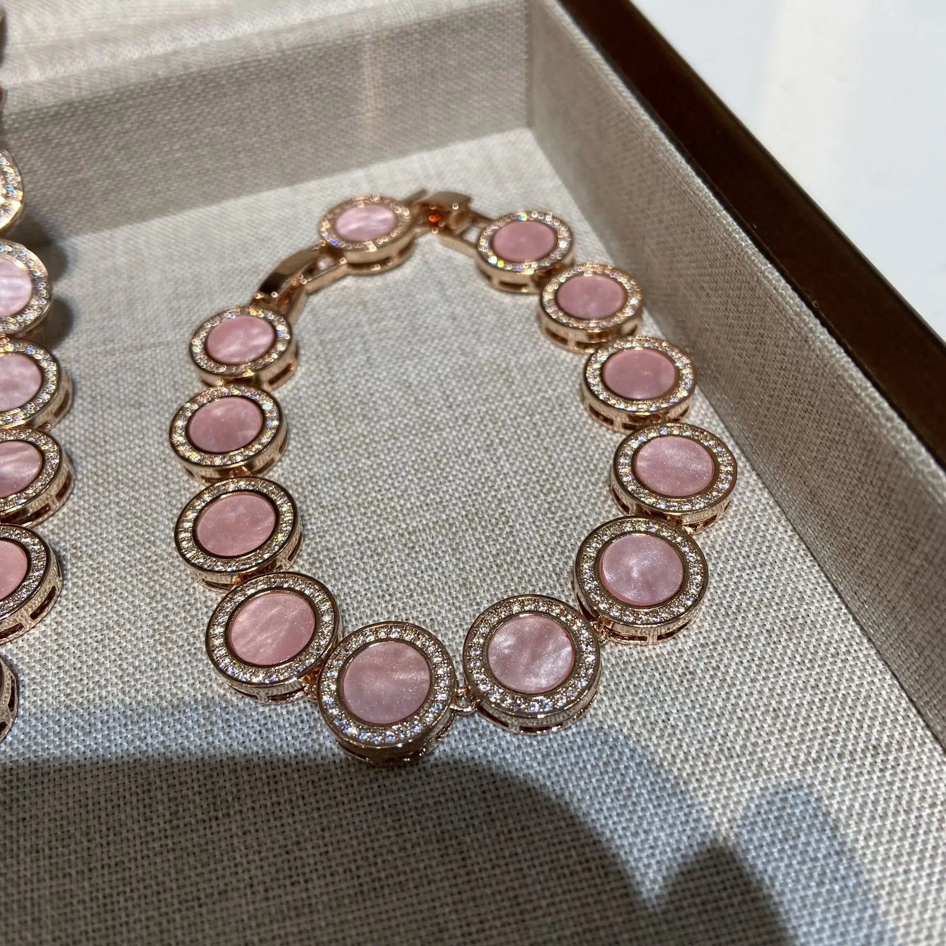 2026 New Fashion Jewelry Set, Natural Powder Shell Bracelet, Stud Earrings, Necklace, Light Luxury Accessories for Women