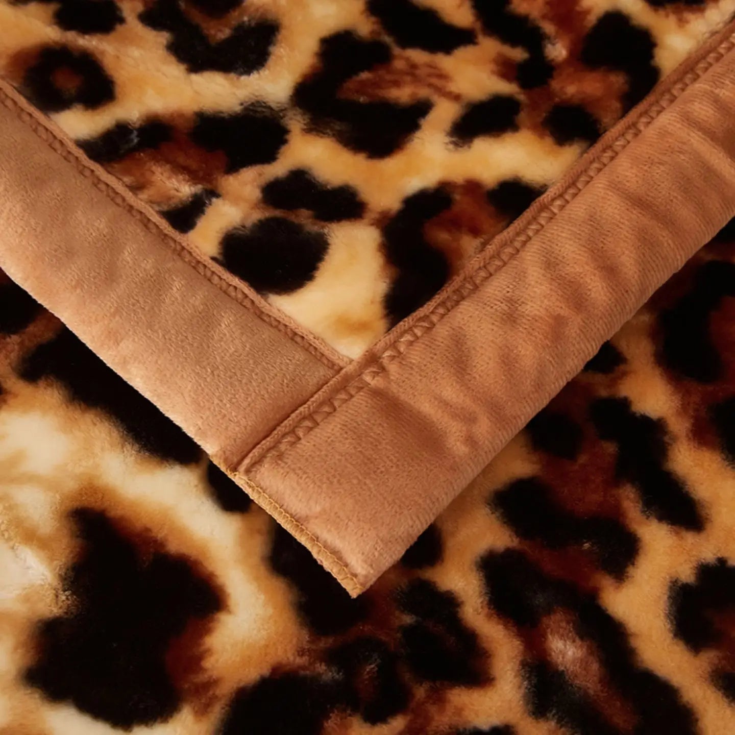 Luxury Leopard Print Winter Blanket for Bed Thickened Warm Plush Weighted Blankets for Sleeping Queen Size Soft Winter Comforter