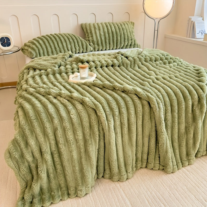 Luxury Faux Rabbit Fur Throw Blanket: Solid Colour Simple Style, Soft, Warm and Comfortable, Suitable for Sofa, Bed, Office and Travel, Multipurpose Gift